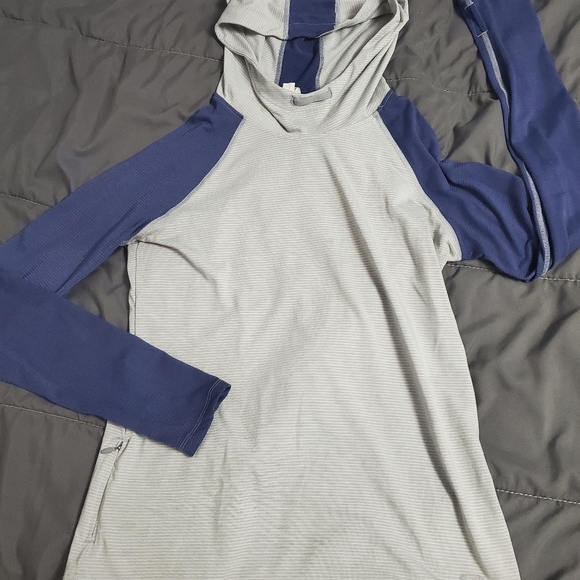 Under armour long sleeve - Picture 2 of 3